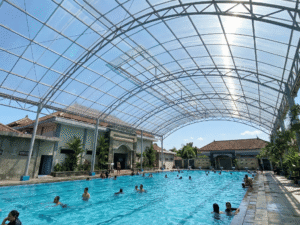 atap kolam renang transparan polycarbonate