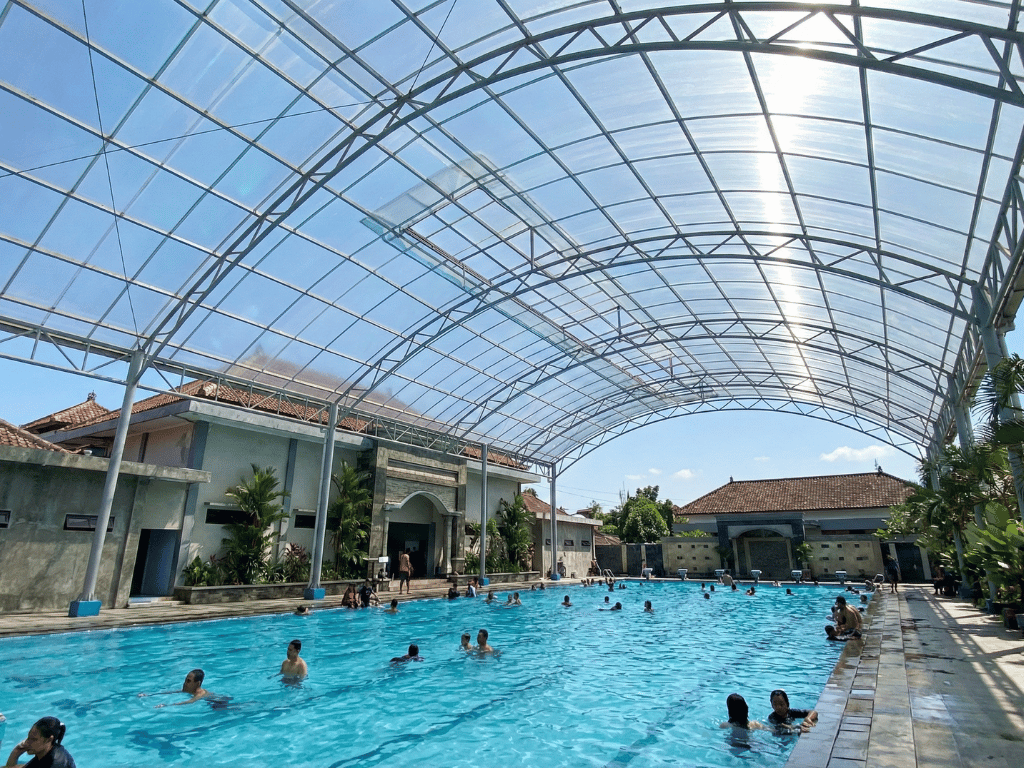 atap kolam renang transparan polycarbonate