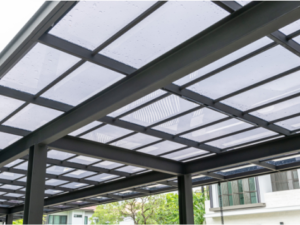 atap bening anti panas fitur sinar UV pada atap polycarbonate