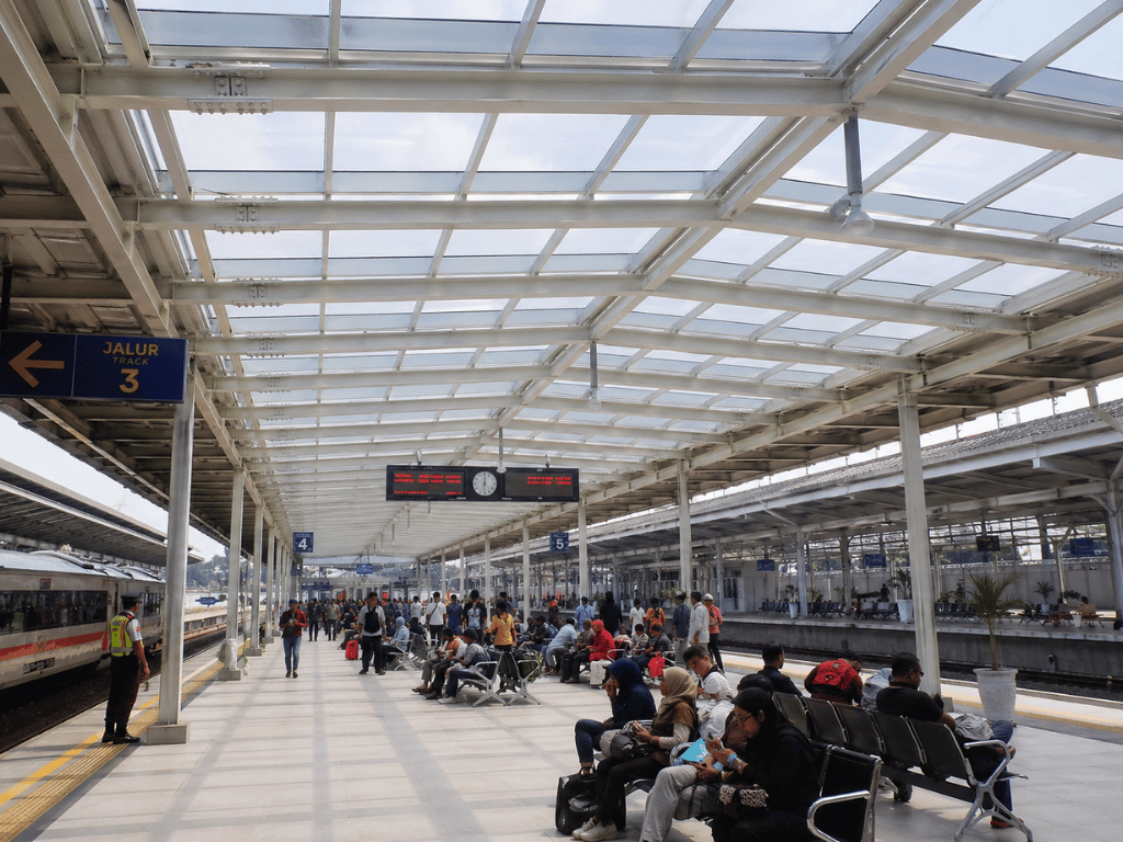 penggunaan polycarbonate untuk fasilitas umum