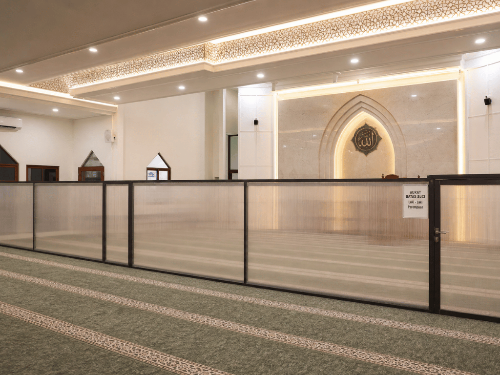 polycarbonate penyekat ruangan
